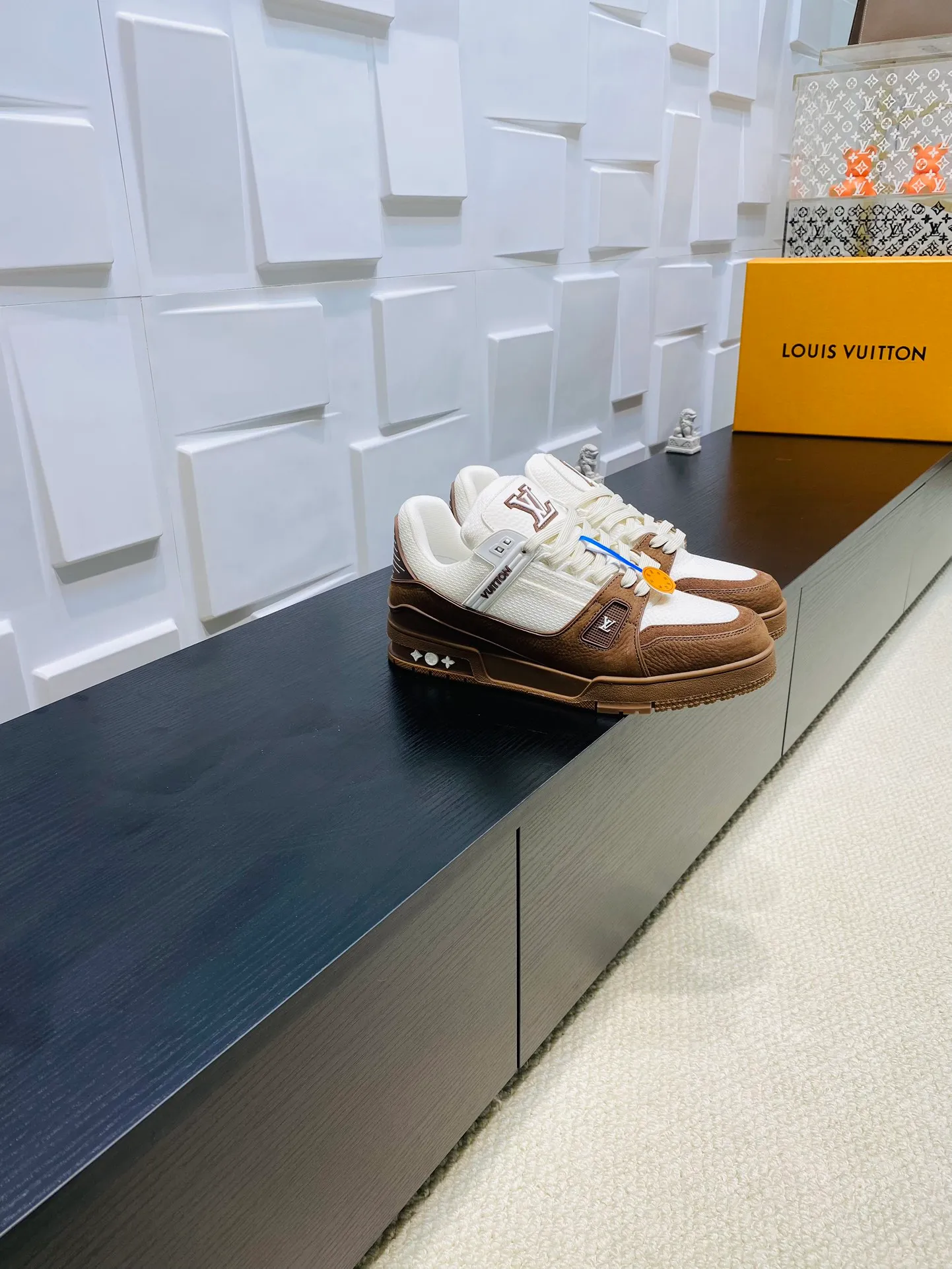 👟👟Ex-factory price 800👟👟 💰💰💰 Hot style 🆕🆕🆕𝙇𝙑 LV Louis Vuitton L House Donkey Brand Trainer Series Couple Style Casual Sports Shoes Skateboard Shoes Original Purchase Development Production Production This pair of LV Trainer sneakers are made of a blend of technical materials with waterproof properties. The meticulously crafted upper is notable for its many signature details, including Louis Vuitton and #54 in script, referencing the year 1854. Exquisite packaging at the delivery counter🛍📦 ▪️Fabrics: Original customized imported cowhide ▪️Inner lining: Original customized breathable mesh ▪️Outsole: Original open-molded non-slip TPU combination outsole ▪️Sole thickness: 3 cm ▪️Size: Women's 35-41 / Men's 38-46